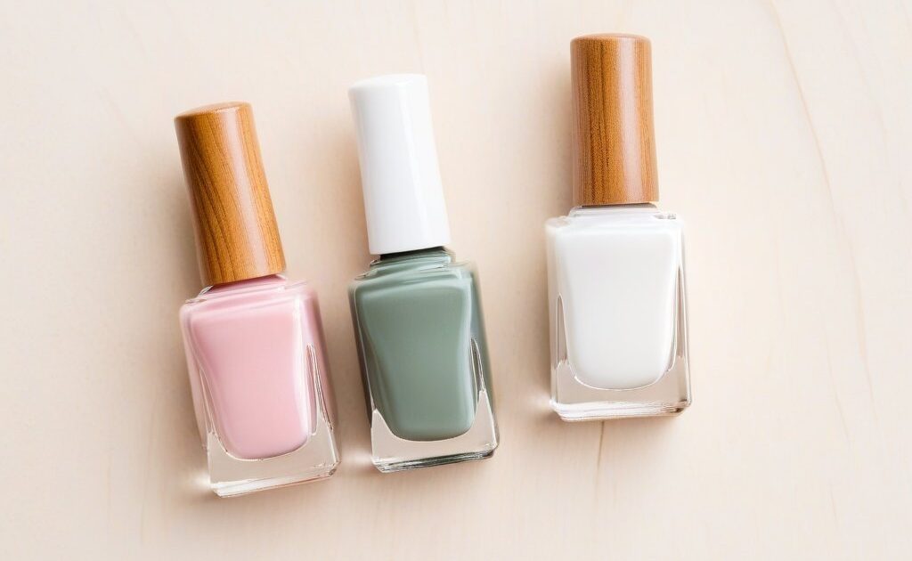 Comparativo: esmalte tradicional vs fortalecedor diário para unhas expostas à água